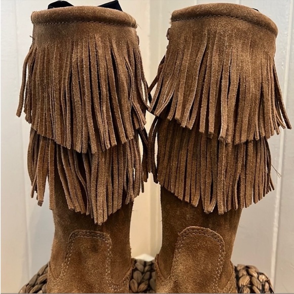 Minnetonka 2 Layer Angle Fringe Suede Boots - Picture 9 of 15